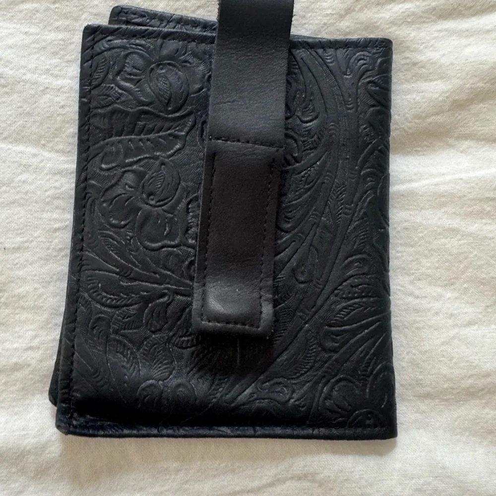 Black Genuine Leather Men’s Wallet + Money Clip